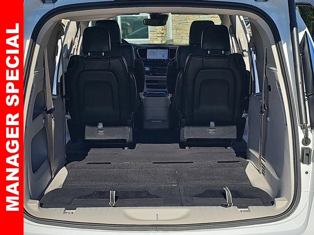 Used 2024 Chrysler Pacifica Touring-L image 13