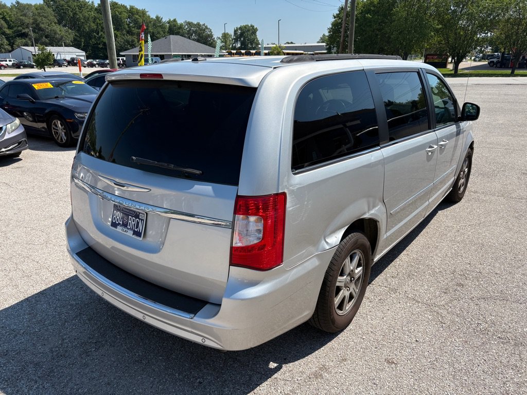Used 2011 Chrysler Town & Country Touring FWD image 4