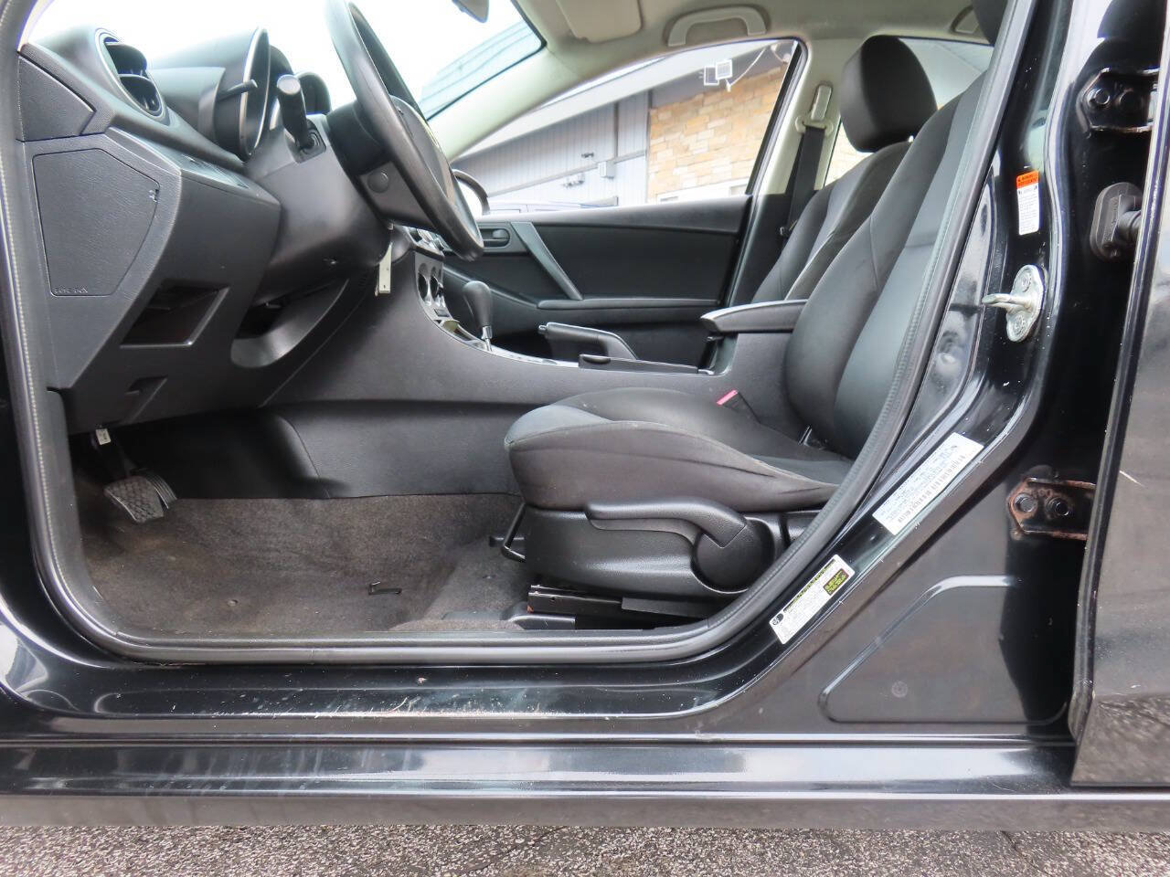 Used 2011 MAZDA MAZDA3 i Sport FWD image 12