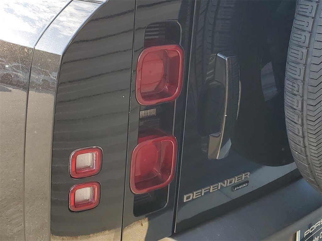 Used 2021 Land Rover Defender 110 X-Dynamic HSE image 16