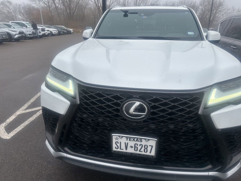 Used 2022 Lexus LX 600 F Sport image 5