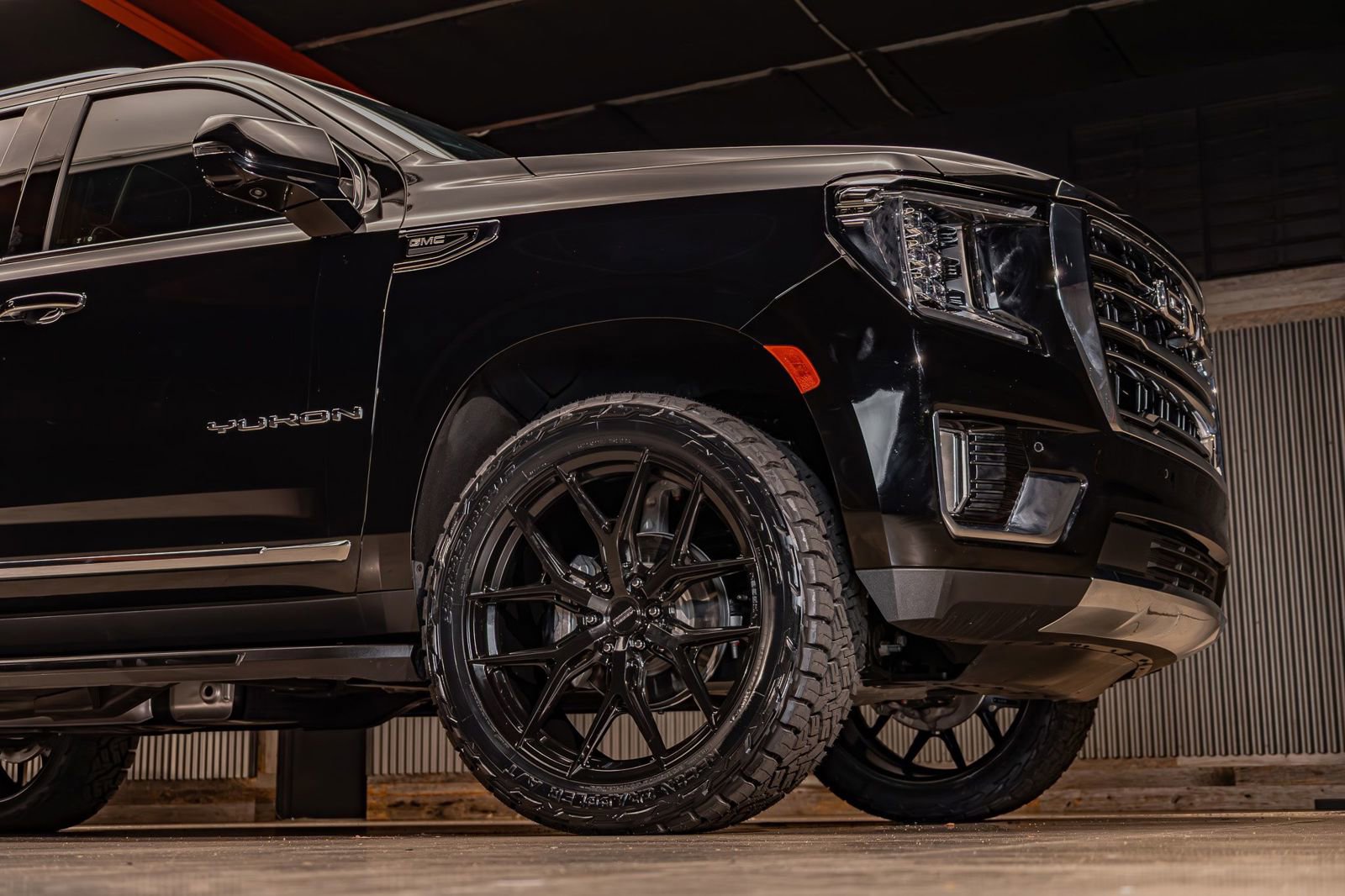 Used 2024 GMC Yukon XL SLT w/ SLT Luxury Package image 12