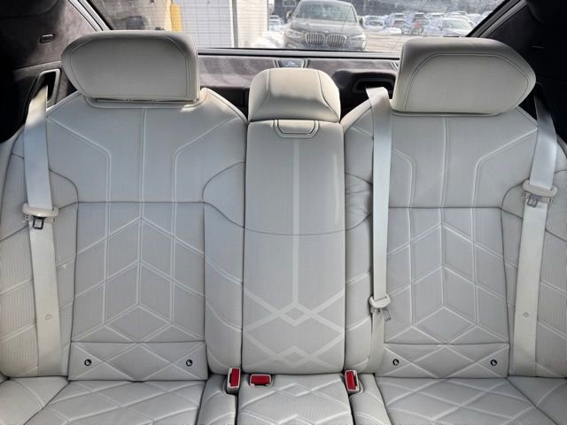 Used 2023 BMW 760i xDrive image 26