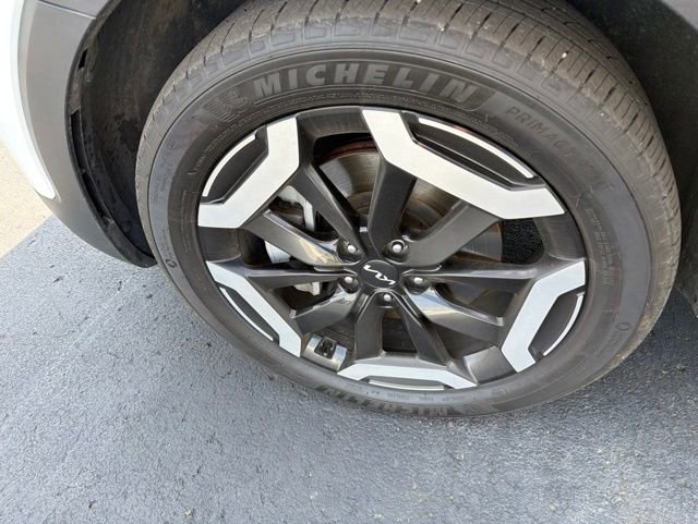 Certified 2023 Kia Telluride S w/ S Sunroof Package AWD/4WD image 33