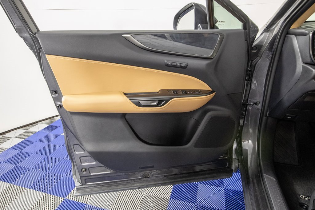 Used 2025 Lexus NX 250 FWD w/ Premium Package image 12