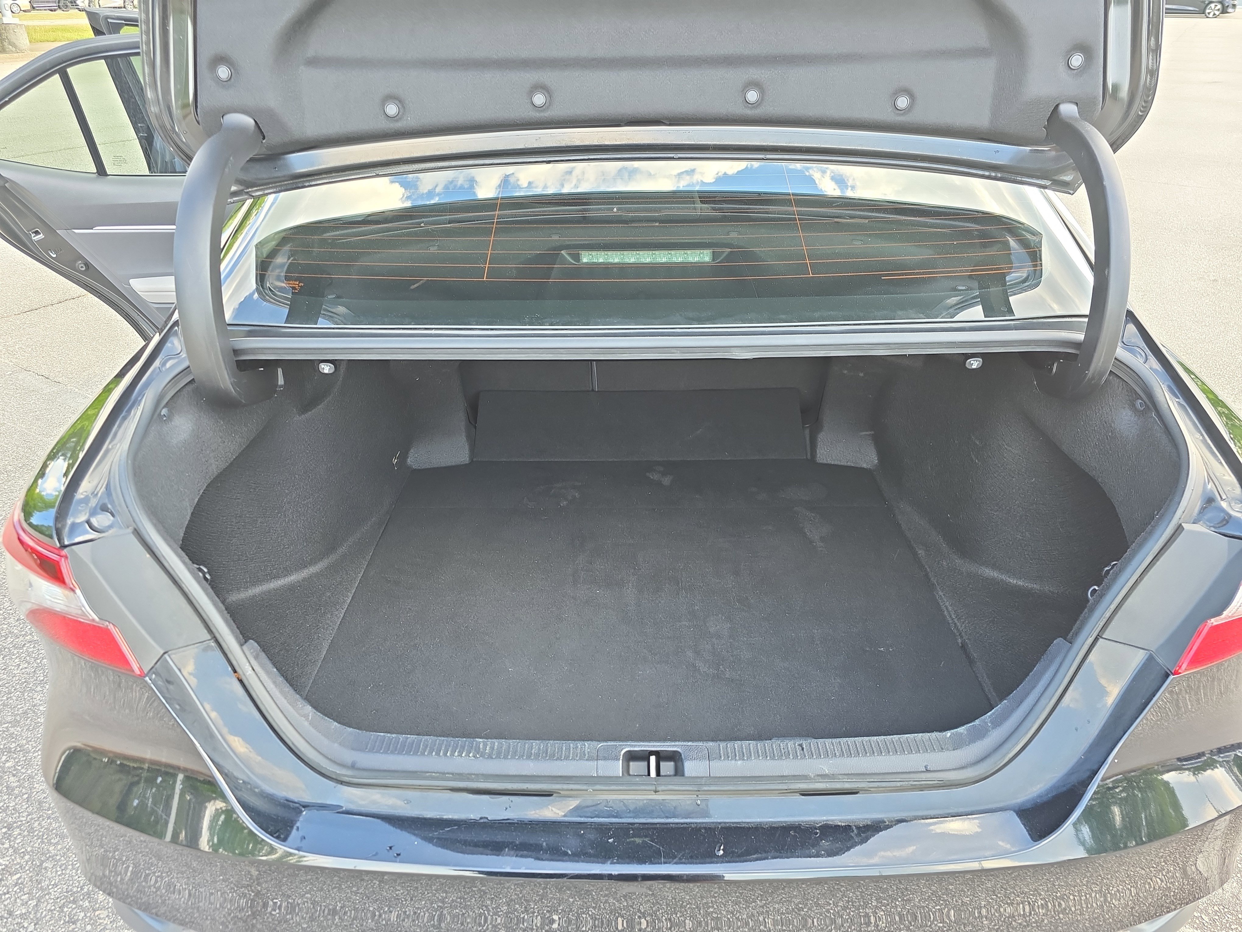 Used 2023 Toyota Camry LE FWD image 12