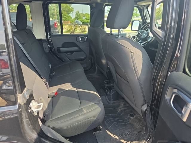 Used 2022 Jeep Wrangler Unlimited Sahara w/ Cold Weather Group AWD/4WD image 9