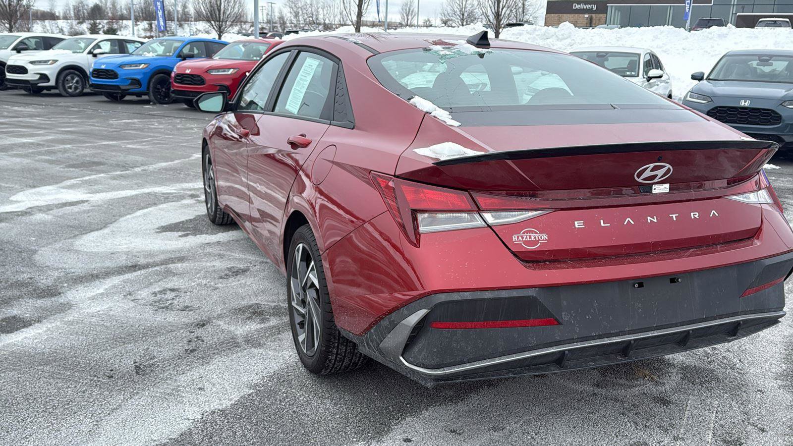 Used 2025 Hyundai Elantra Sport image 8