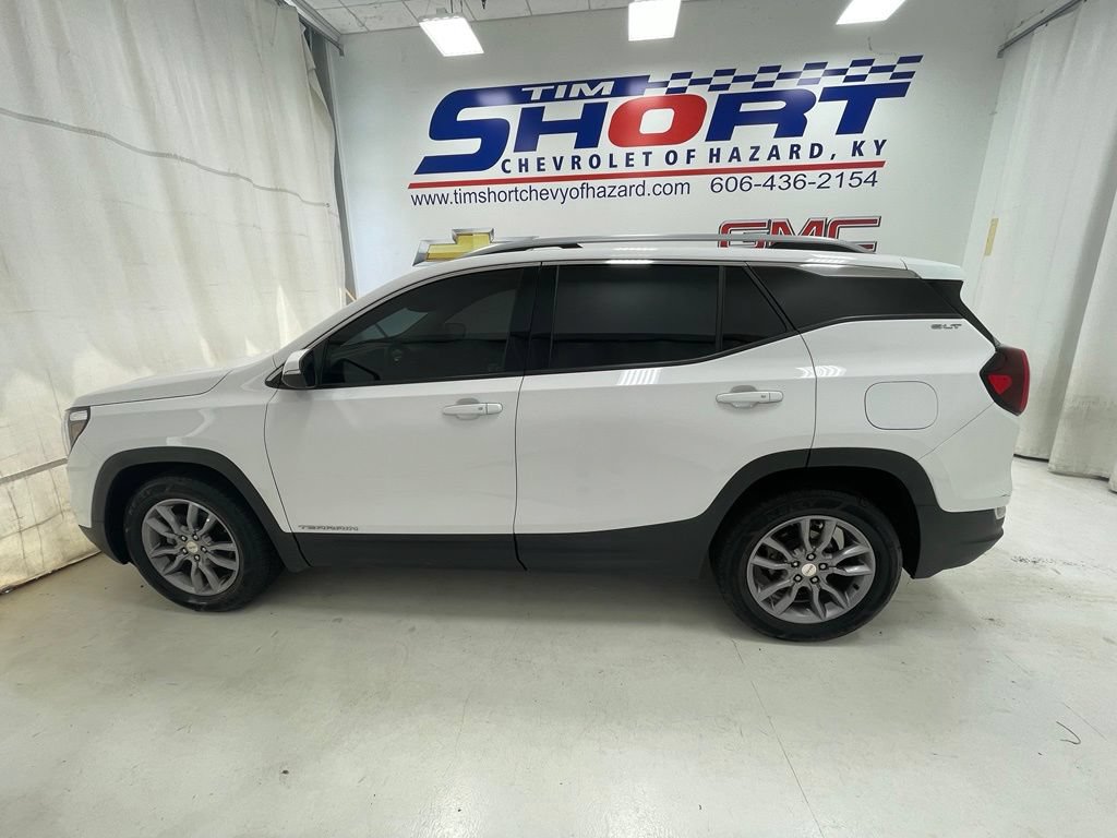 Used 2022 GMC Terrain SLT AWD/4WD image 11