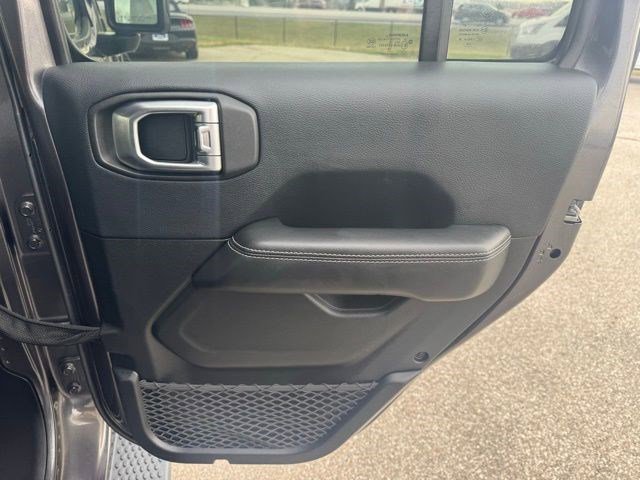 Used 2018 Jeep Wrangler Unlimited Sahara w/ Dual Top Group image 28