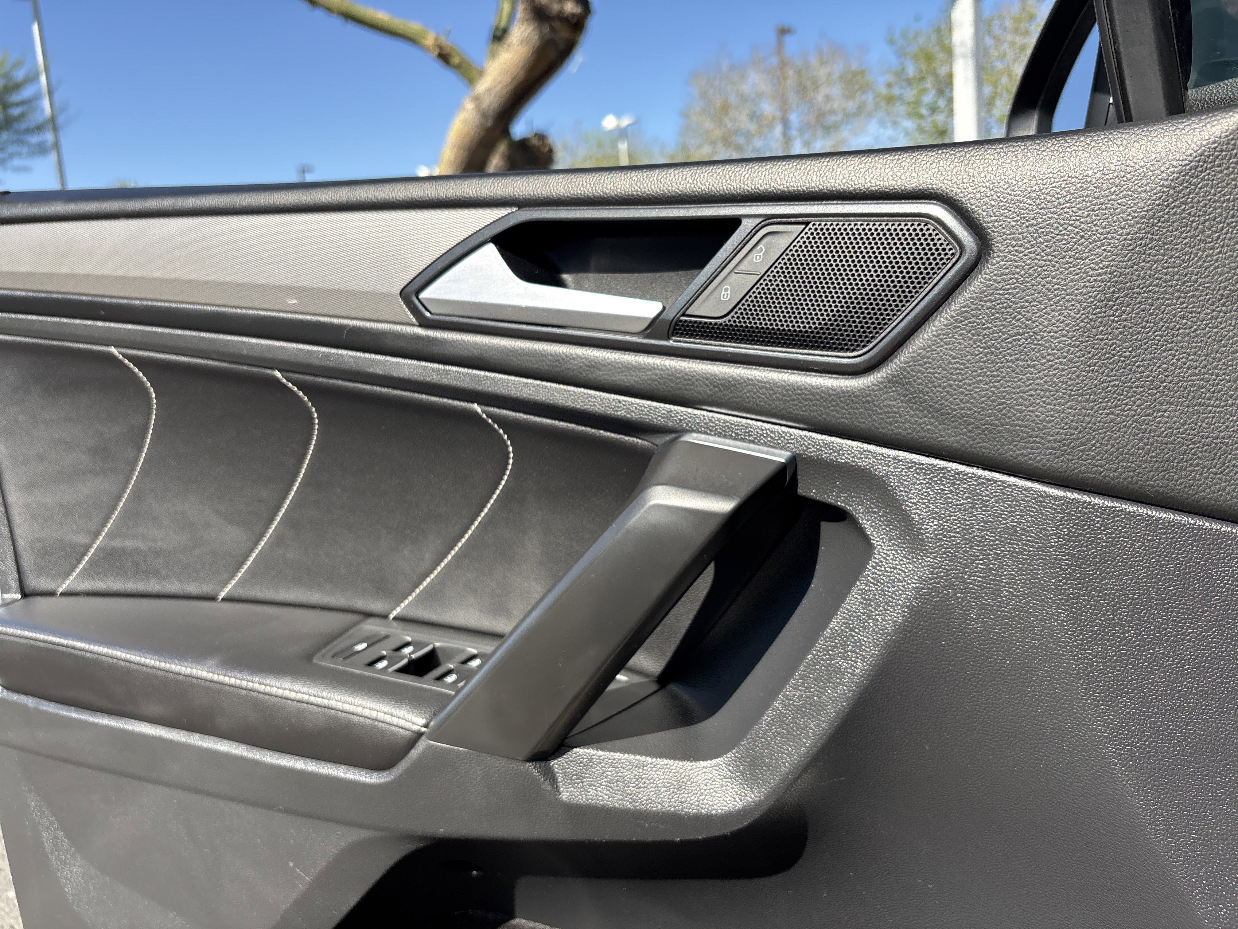 Used 2022 Volkswagen Tiguan SE w/ Panoramic Sunroof Package image 21