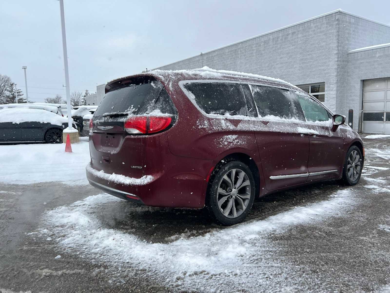 Certified 2019 Chrysler Pacifica Limited w/ Tire & Wheel Group image 17