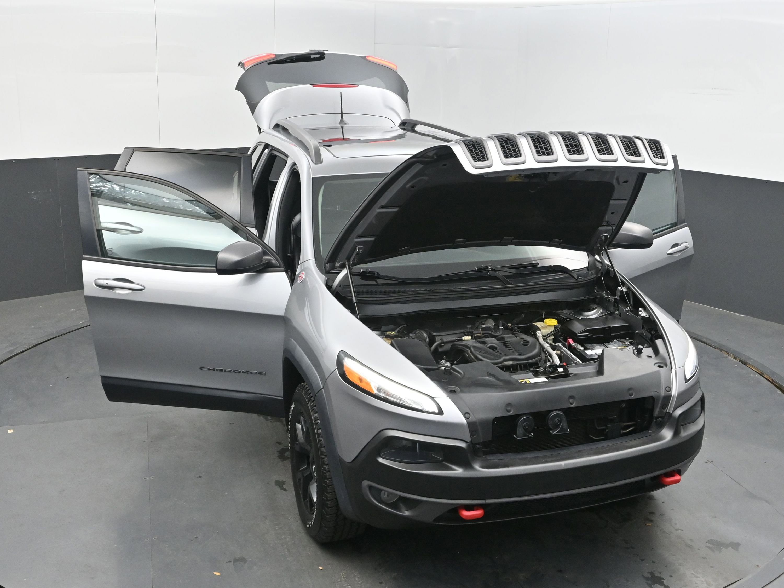 Used 2016 Jeep Cherokee Trailhawk w/ Comfort/Convenience Group AWD/4WD image 39