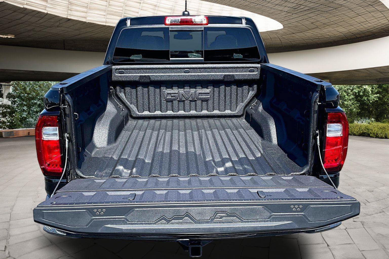 New 2026 GMC Canyon Denali w/ LPO, Denali Black Edition AWD/4WD image 5