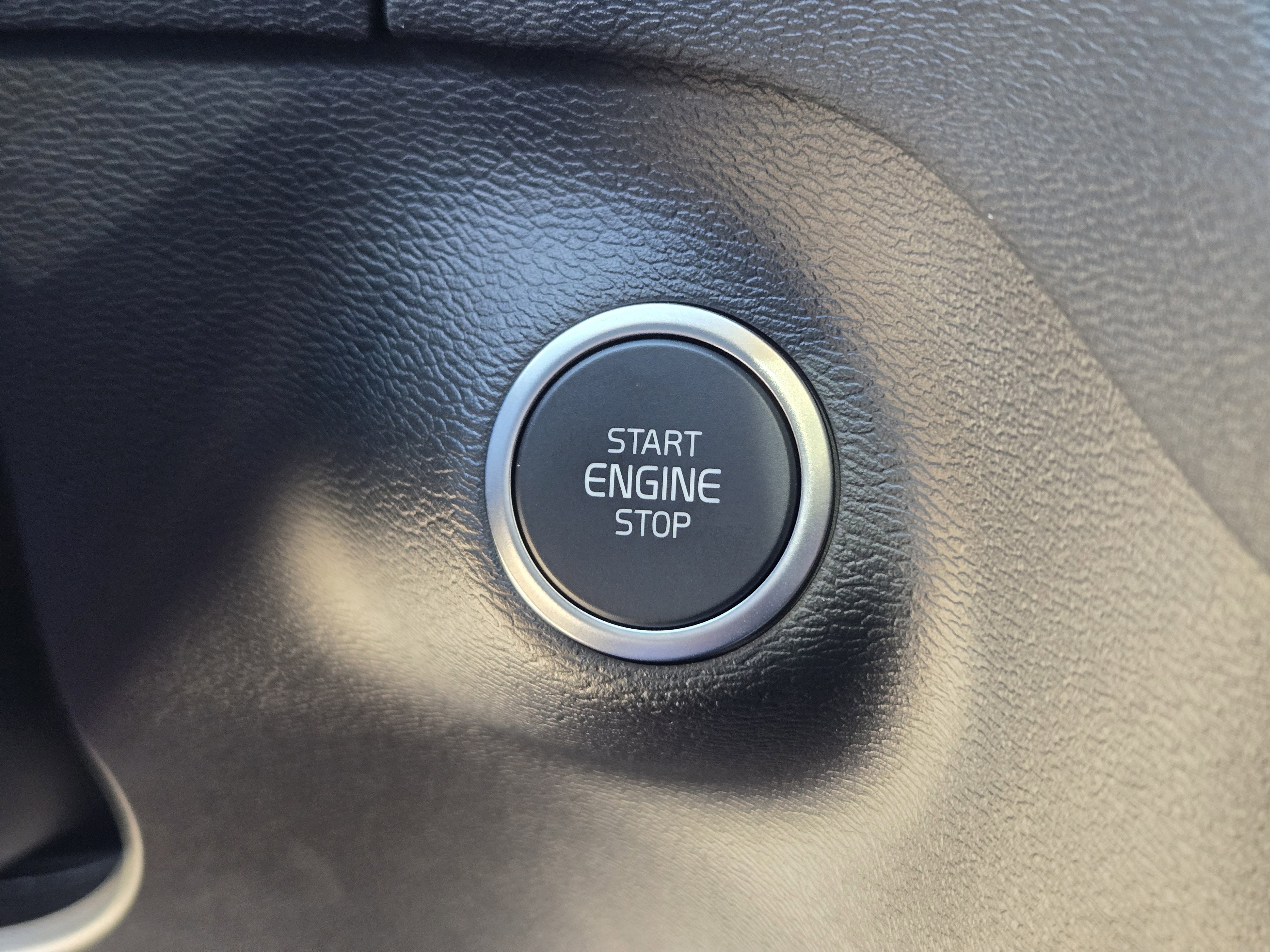 New 2026 Volvo XC40 B4 Core w/ Climate Package FWD image 18