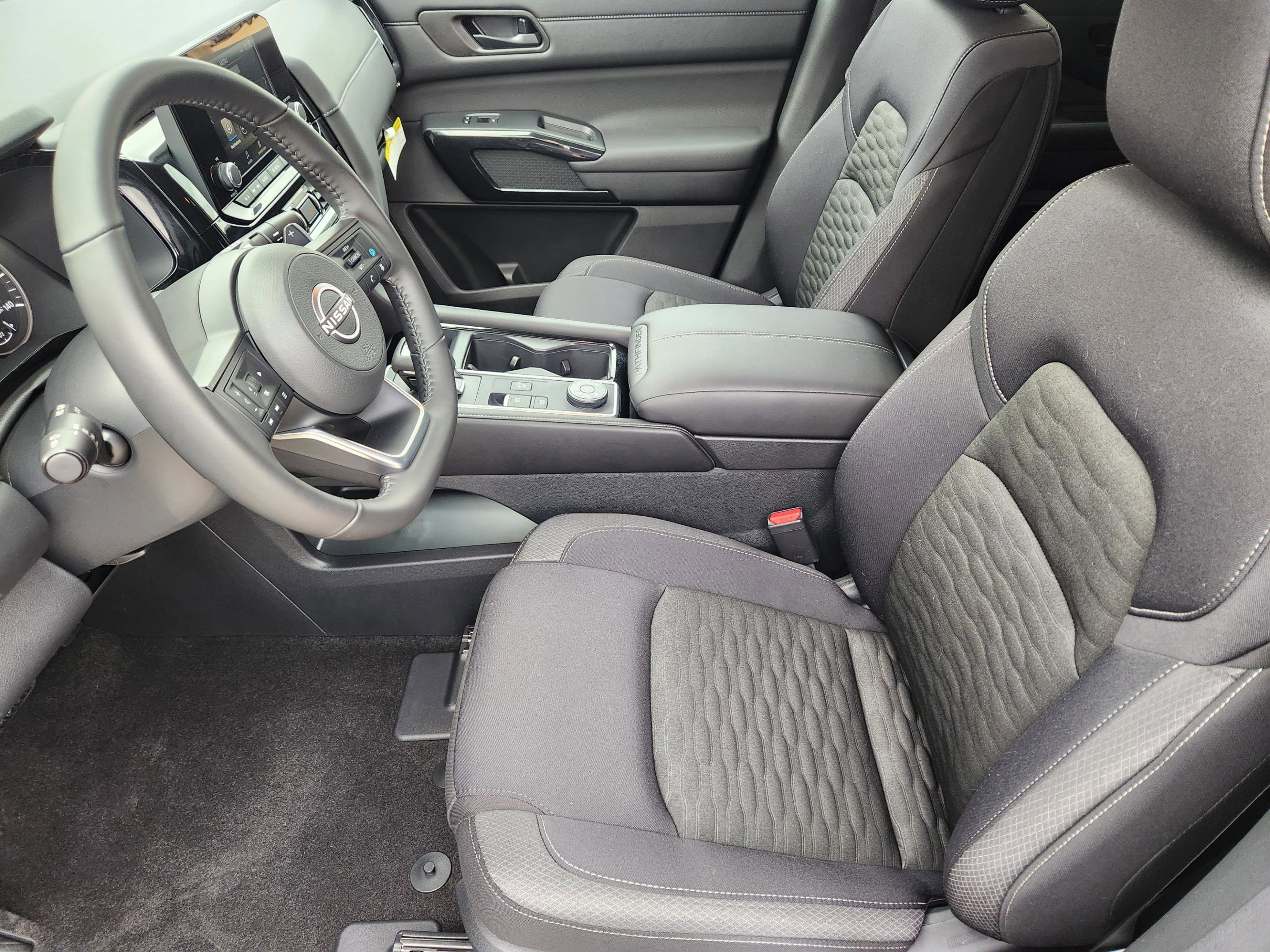 Used 2025 Nissan Pathfinder SV w/ Black Appearance Package image 13