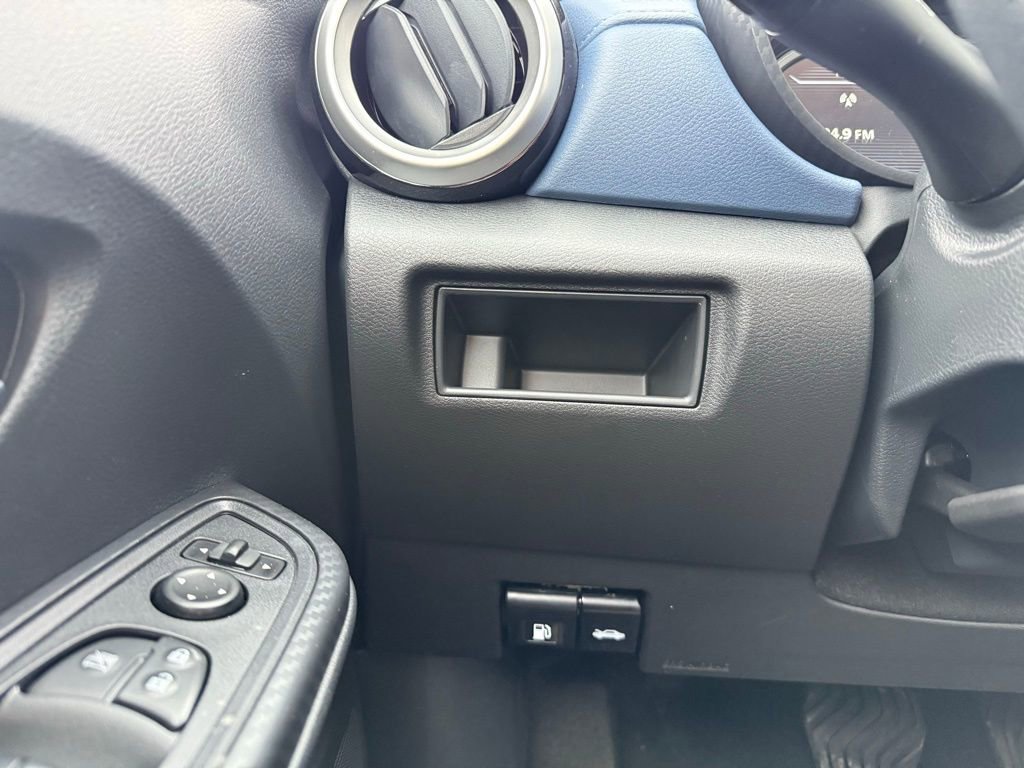 New 2025 Nissan Versa SV image 30