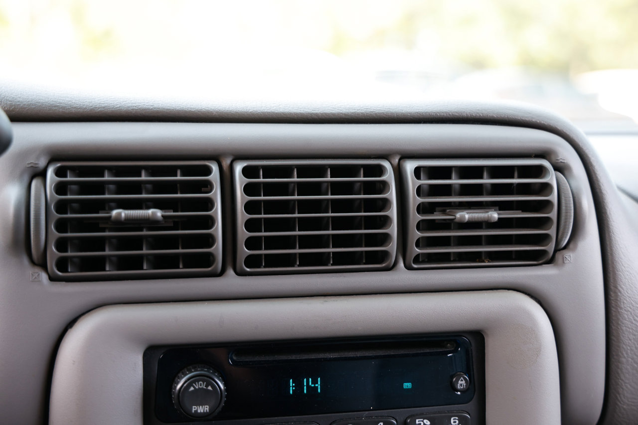 Used 2004 Oldsmobile Silhouette GL image 29