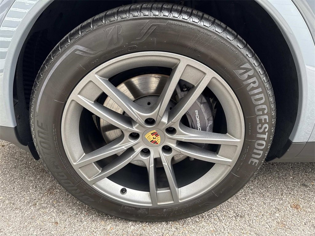Used 2024 Porsche Cayenne image 11