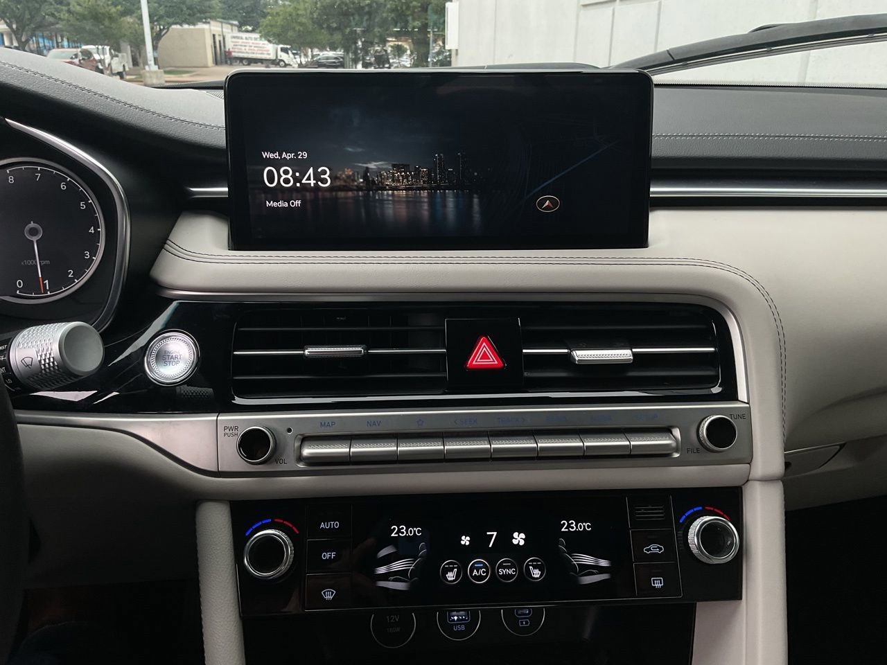 Used 2025 Genesis G70 2.5T RWD image 28