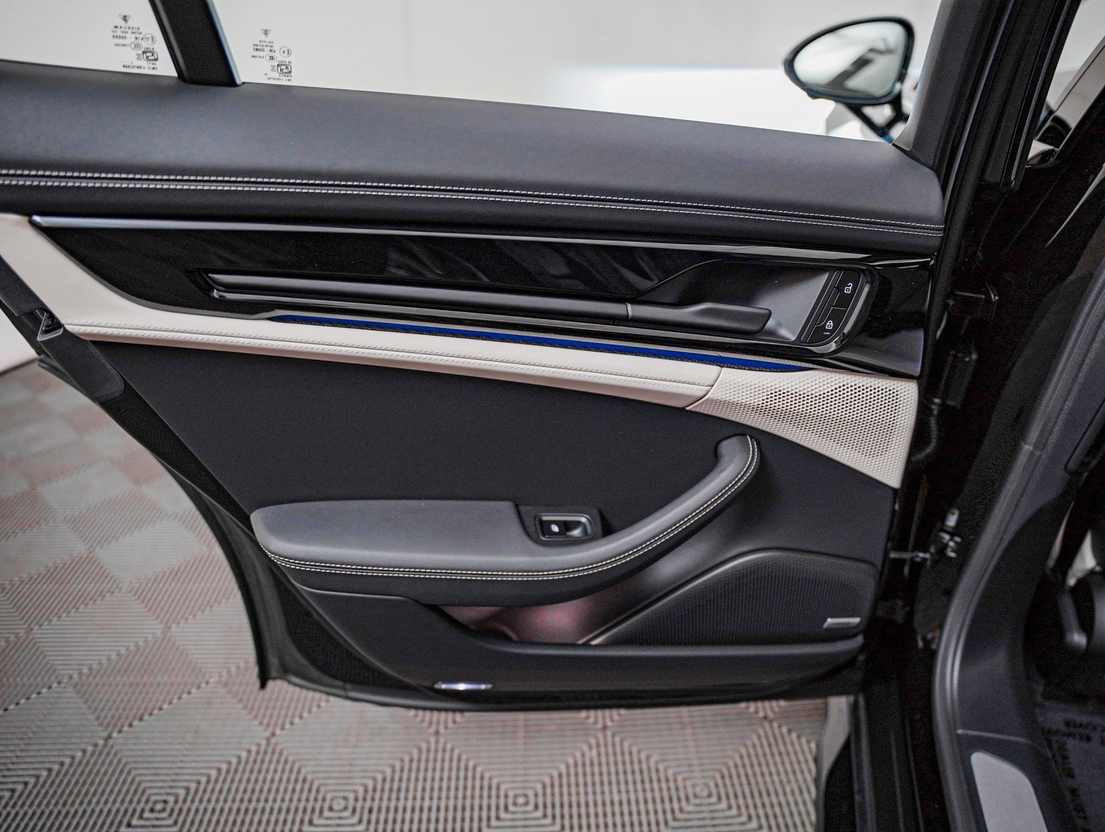 Certified 2025 Porsche Panamera 4S w/ Premium Package image 27