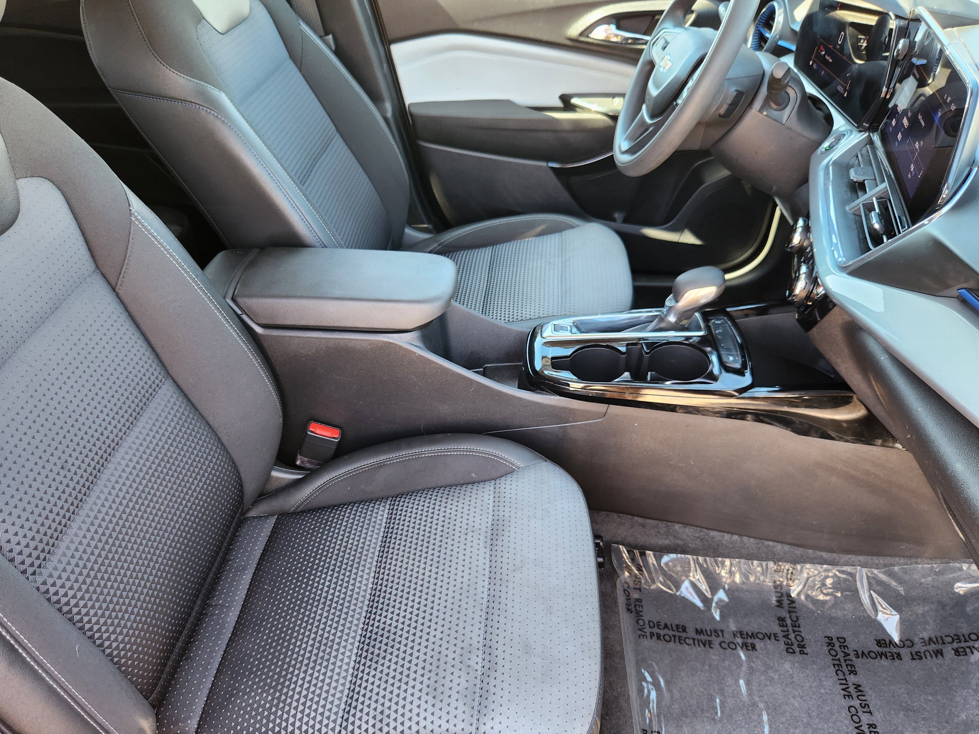 Used 2025 Chevrolet Trax LT FWD image 13