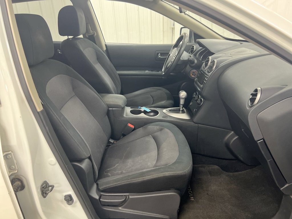 Used 2013 Nissan Rogue SV AWD/4WD image 21