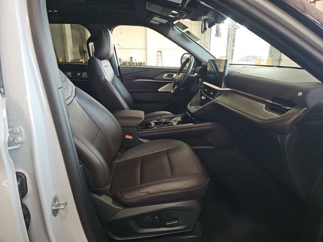 Used 2025 Ford Explorer Platinum w/ LUX Leather Package AWD/4WD image 10