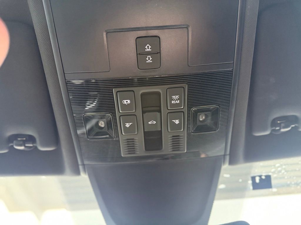 Used 2022 Volkswagen Tiguan SE R-Line image 28