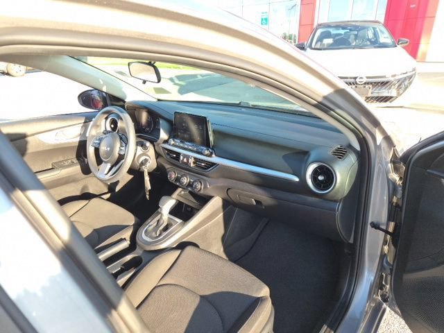 Used 2024 Kia Forte LXS w/ LXS Technology Package FWD image 9