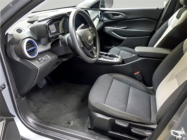 Used 2024 Chevrolet Trax LS w/ Driver Confidence Package image 9