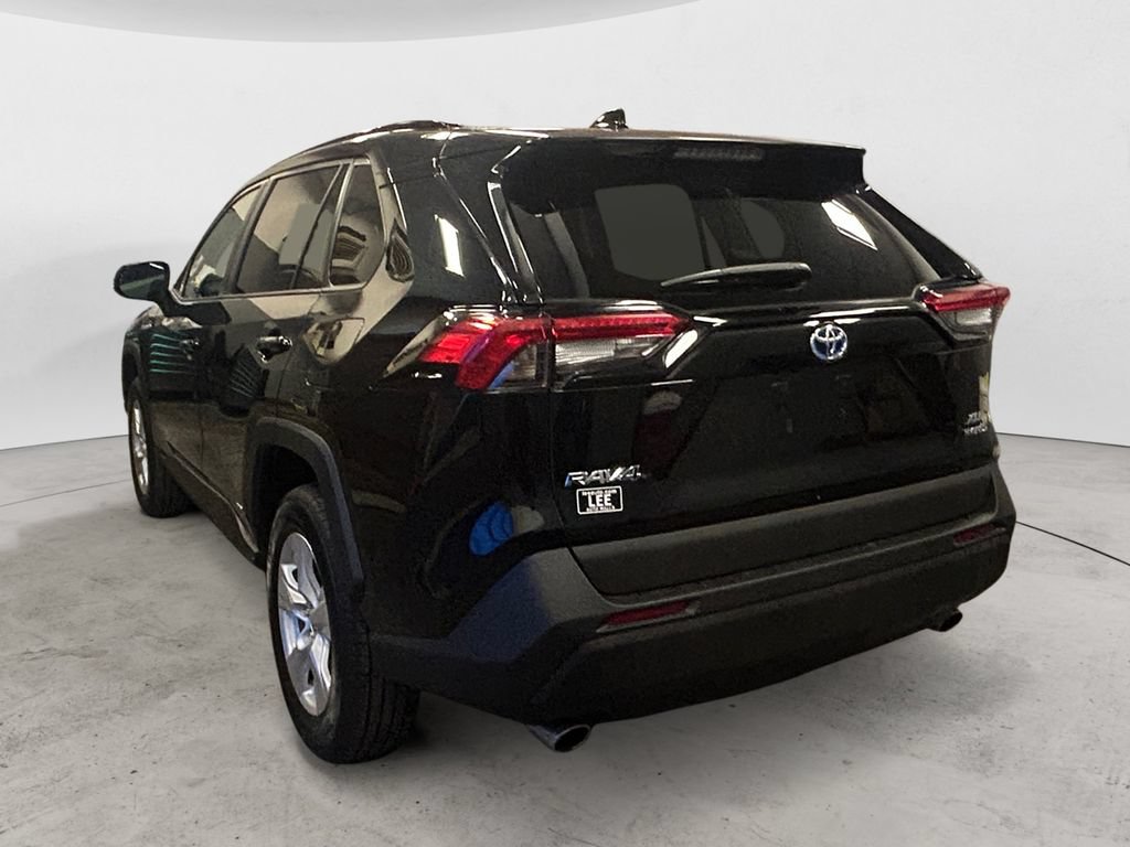 Used 2021 Toyota RAV4 XLE w/ Convenience Package AWD/4WD image 3