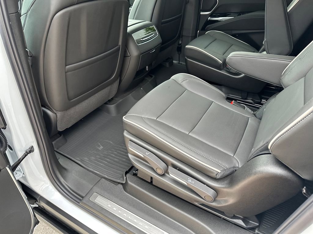 New 2026 Cadillac Escalade ESV Luxury w/ LPO, Floor Liner Package AWD/4WD image 23