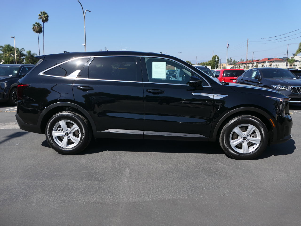 Used 2026 Kia Sorento LX FWD image 2