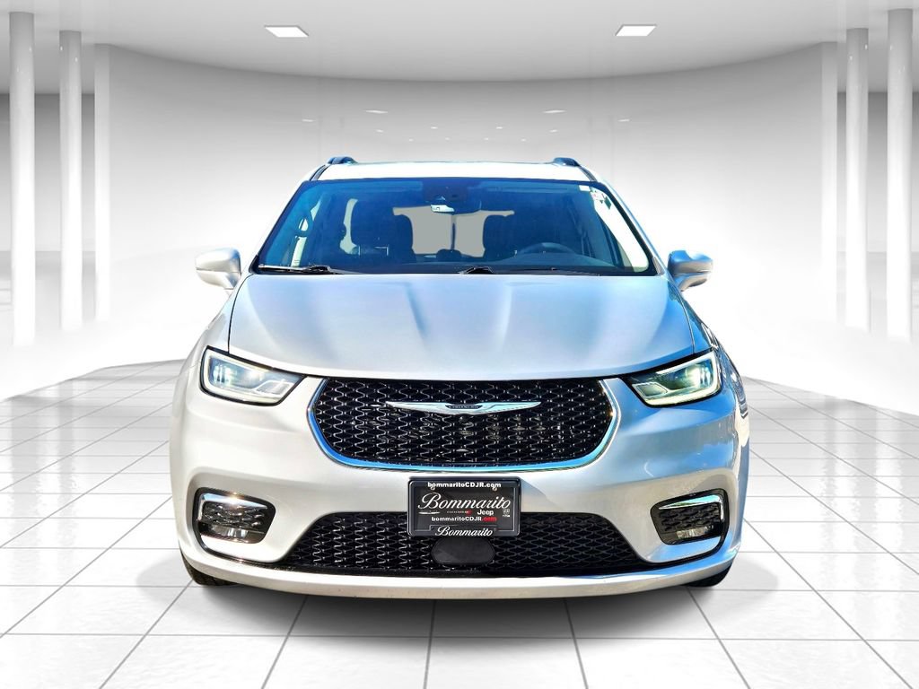 Used 2022 Chrysler Pacifica Touring-L AWD/4WD image 8