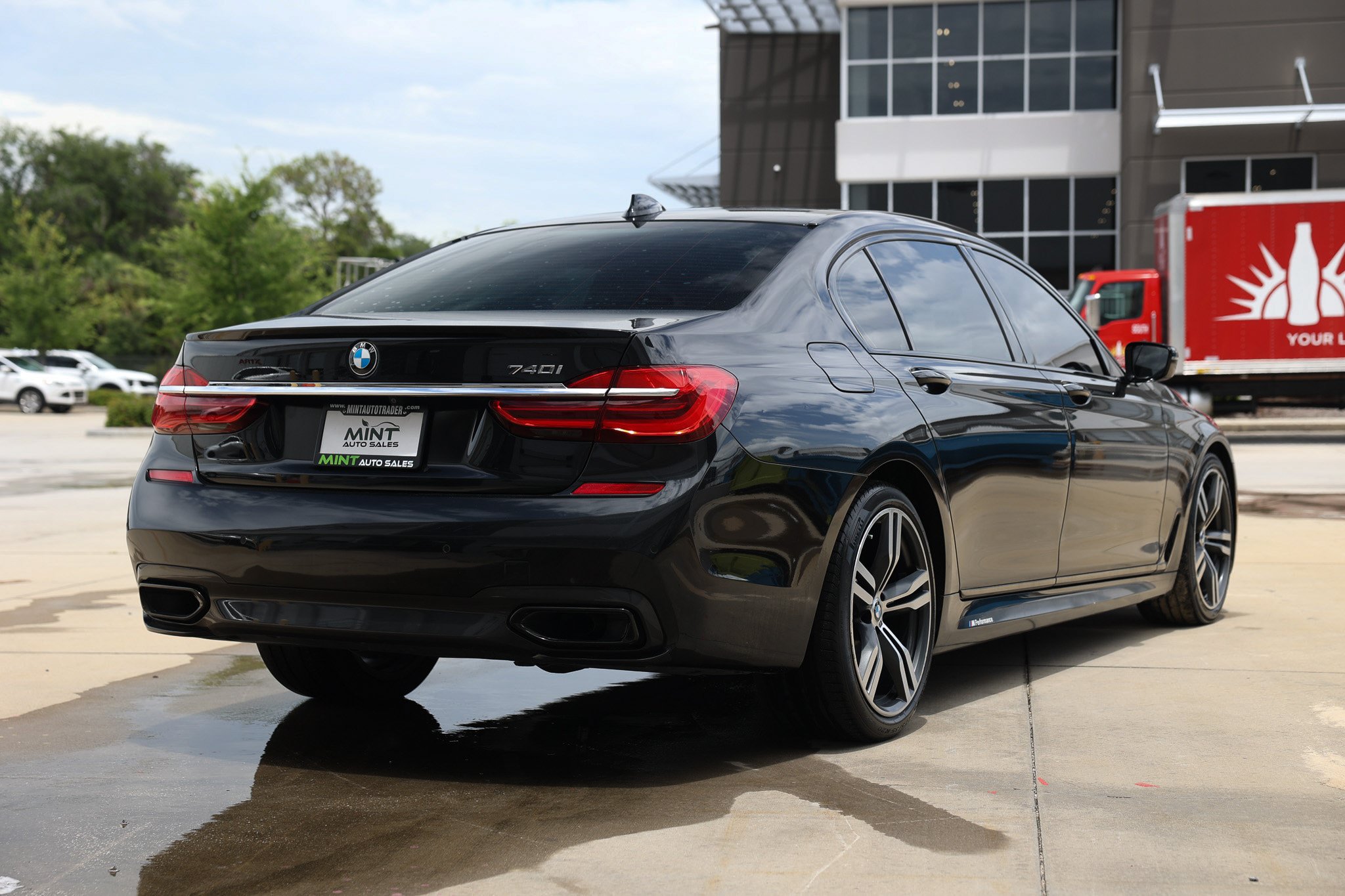 Used 2019 BMW 740i w/ M Sport Package RWD image 14