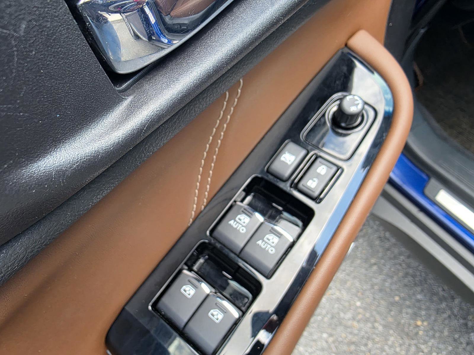 Used 2017 Subaru Outback 3.6R Touring AWD/4WD image 11