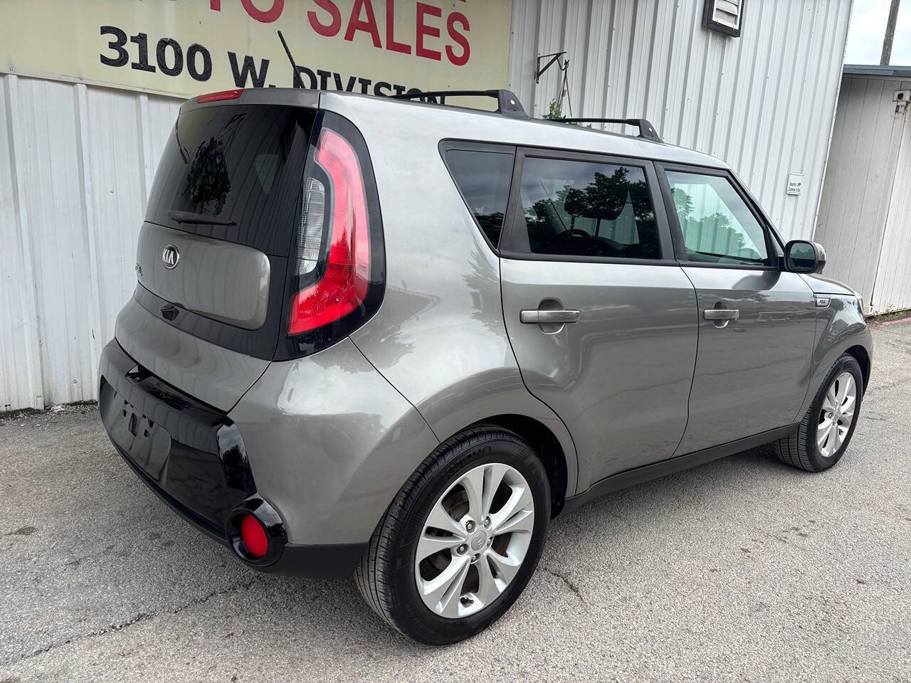 Used 2016 Kia Soul + image 3