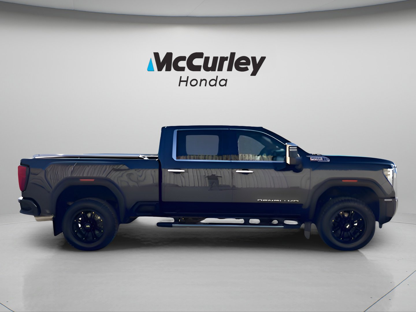 Used 2024 GMC Sierra 2500 Denali w/ Technology Package image 2