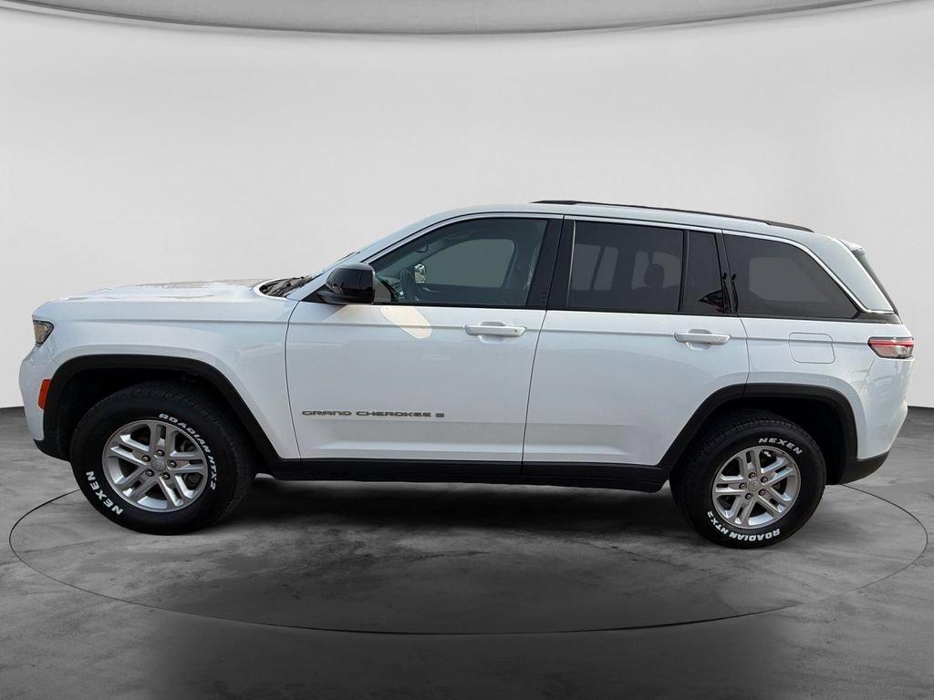 Used 2024 Jeep Grand Cherokee Laredo AWD/4WD image 6