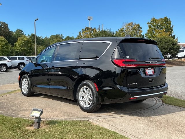 New 2027 Chrysler Pacifica Select FWD image 5