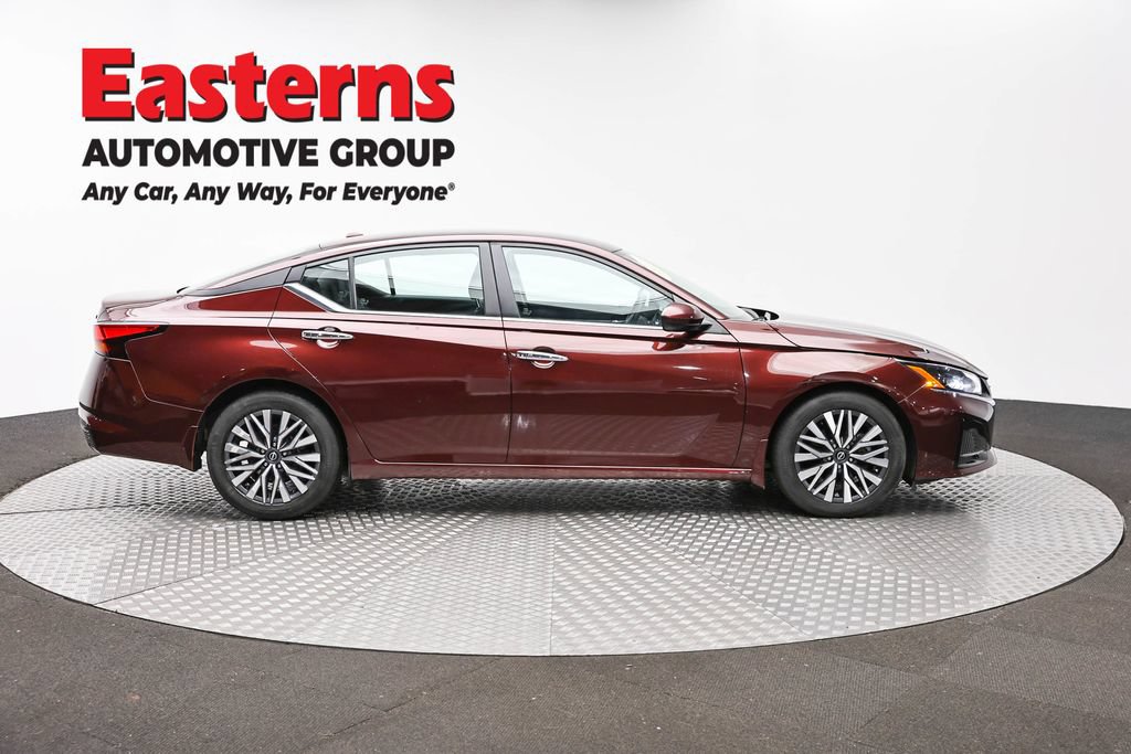 Used 2023 Nissan Altima 2.5 SV FWD image 4