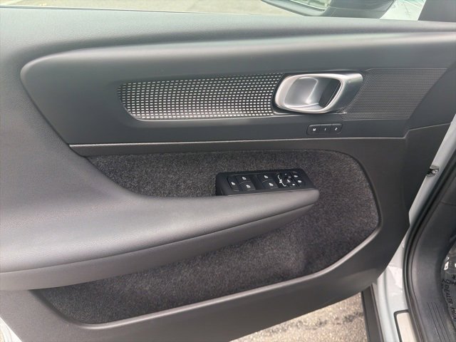 Certified 2025 Volvo XC40 B5 Plus image 14