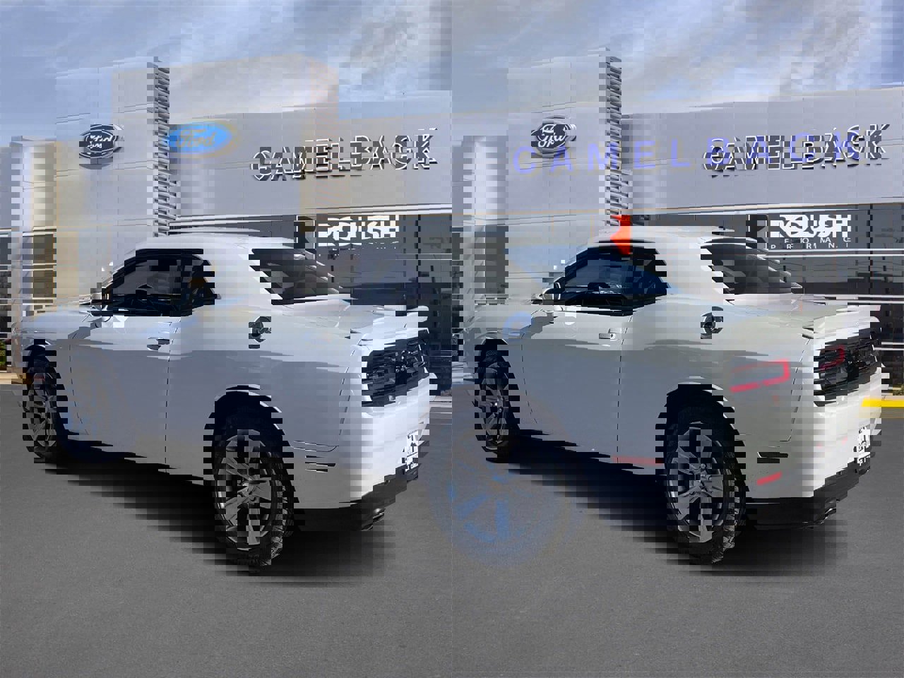 Used 2019 Dodge Challenger SXT image 3