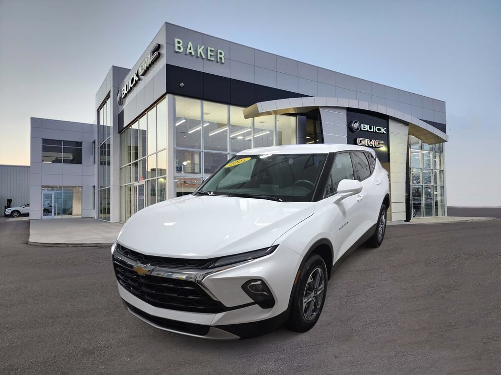 Certified 2025 Chevrolet Blazer LT AWD/4WD image 1