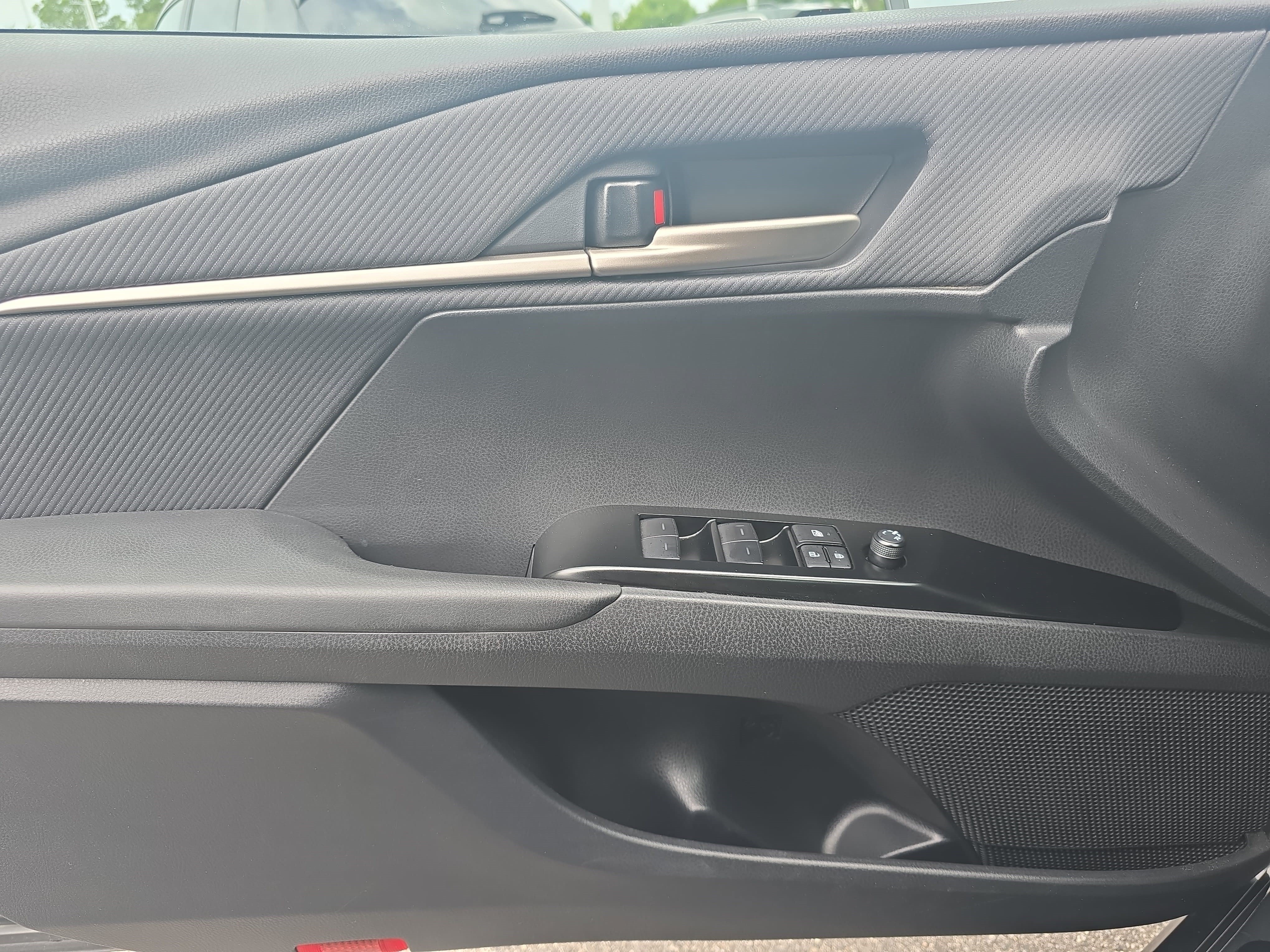 Used 2025 Toyota Camry SE w/ Convenience Package FWD image 25