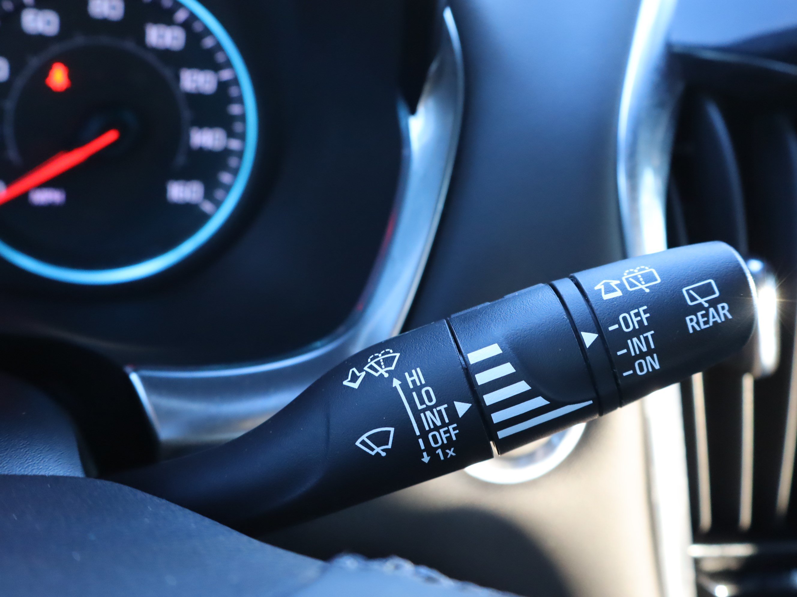 Used 2023 Chevrolet Traverse RS FWD image 23