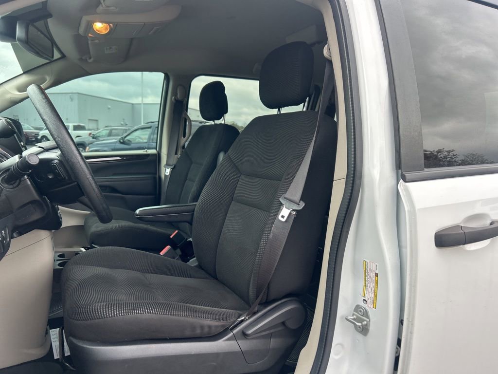Used 2020 Dodge Grand Caravan SE w/ UConnect Hands-Free Group FWD image 4