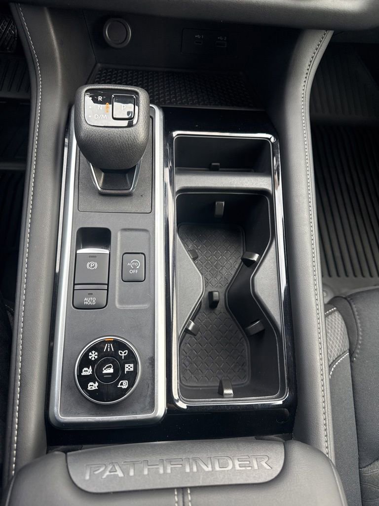 Used 2024 Nissan Pathfinder SV image 29