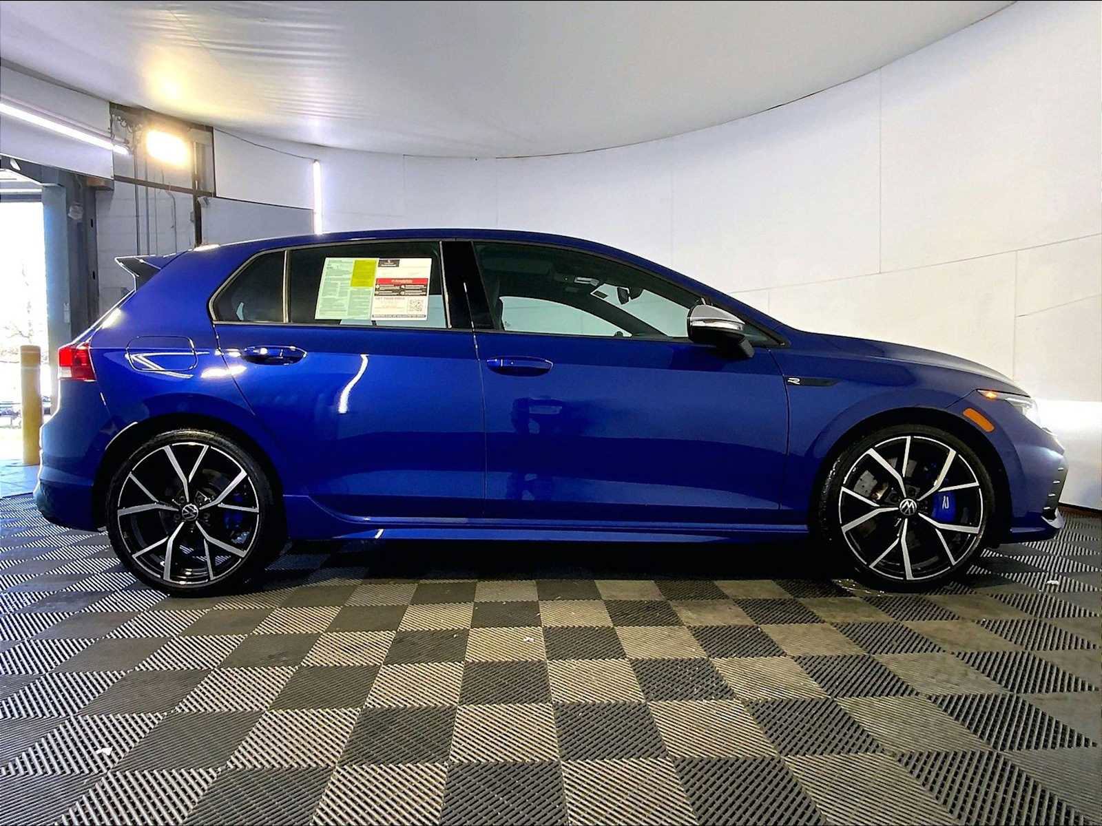 Used 2023 Volkswagen Golf R AWD/4WD image 8